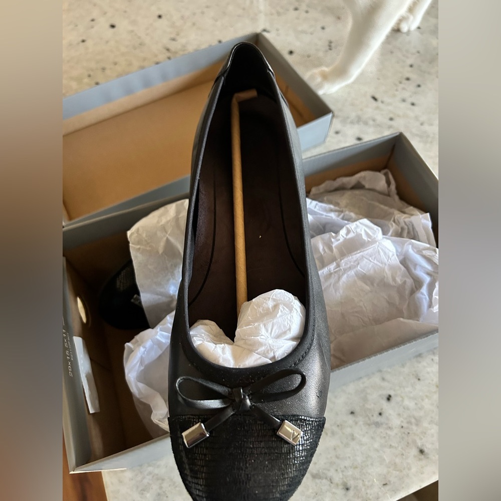 Vionic Black Minna Ballet Flat 8.5 Worn Twice